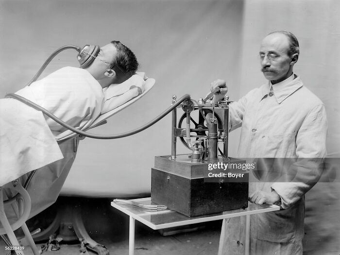 29 Medical Devices From The Past That Might Make You Grateful For Modern Healthcare (New Pics) 29 Medical Devices From The Past That Might Make You Grateful For Modern Healthcare (New Pics)