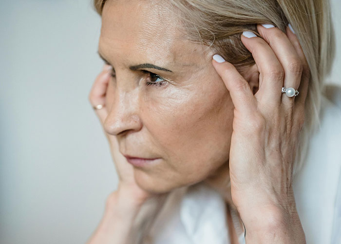 18YO Can&rsquo;t Even Fight With Her BF Without Parents Interfering, They Freak Out When She Resists