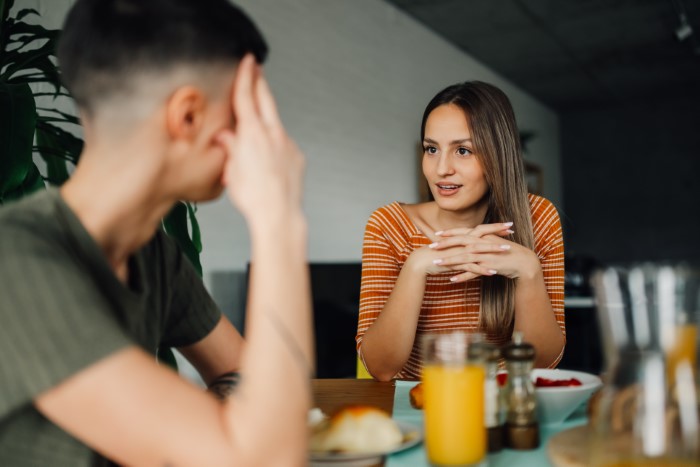 Woman Upset BF’s Friend Won’t Move Out After Finding A Job, Learns The Truth About Their Relationship Woman Upset BF’s Friend Won’t Move Out After Finding A Job, Learns The Truth About Their Relationship