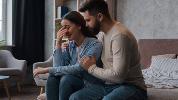 Woman Upset BF’s Friend Won’t Move Out After Finding A Job, Learns The Truth About Their Relationship Woman Upset BF’s Friend Won’t Move Out After Finding A Job, Learns The Truth About Their Relationship