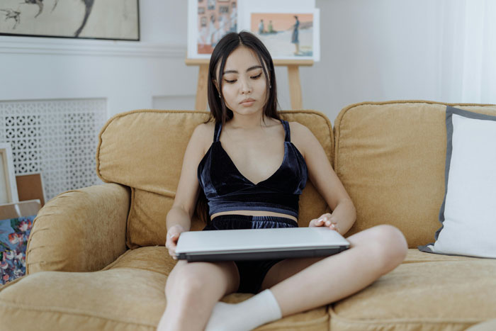 Wife Gets Cheeky With Lover On Her Husband’s PC, Not Knowing He Is Recording Every Single Session Wife Gets Cheeky With Lover On Her Husband’s PC, Not Knowing He Is Recording Every Single Session