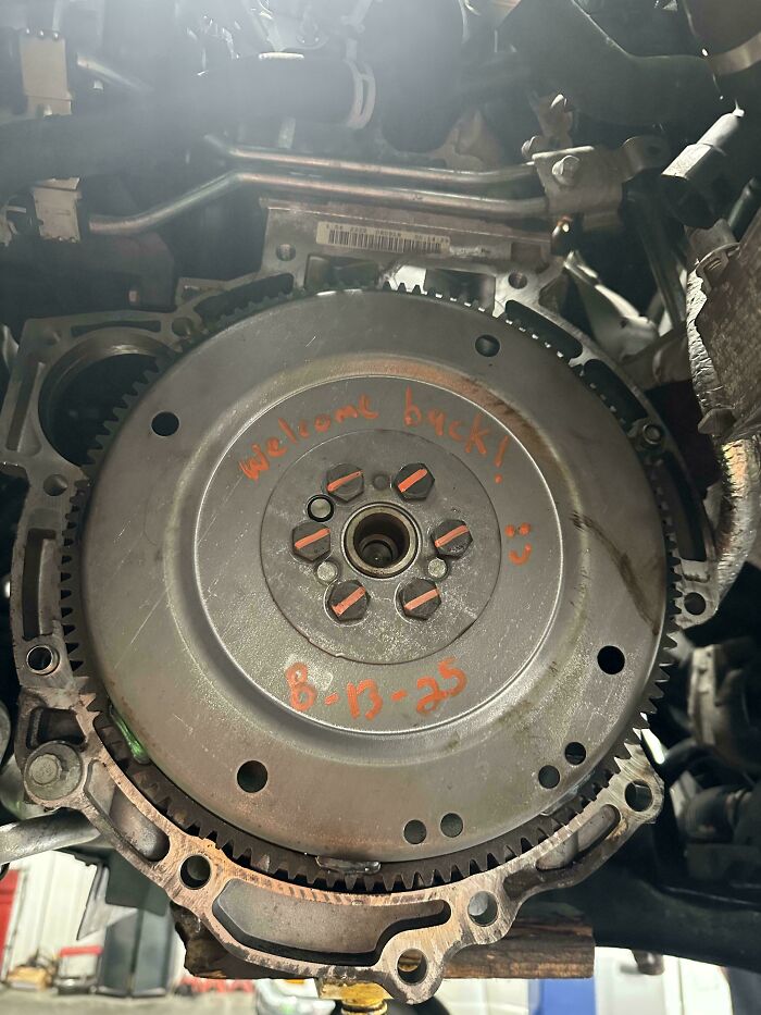 81 Times Car Mechanics Had To Take Pics Of What They Were Dealing With To Make Others Believe Them (New Pics) 81 Times Car Mechanics Had To Take Pics Of What They Were Dealing With To Make Others Believe Them (New Pics)