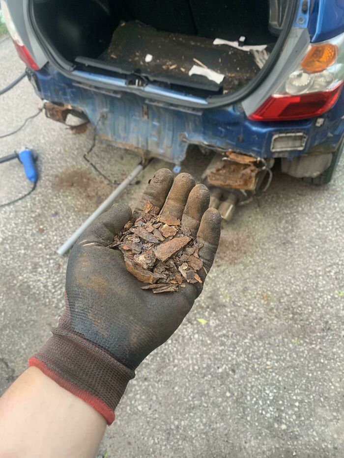 81 Times Car Mechanics Had To Take Pics Of What They Were Dealing With To Make Others Believe Them (New Pics) 81 Times Car Mechanics Had To Take Pics Of What They Were Dealing With To Make Others Believe Them (New Pics)