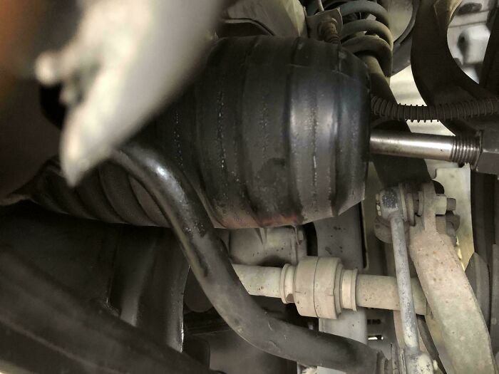 81 Times Car Mechanics Had To Take Pics Of What They Were Dealing With To Make Others Believe Them (New Pics) 81 Times Car Mechanics Had To Take Pics Of What They Were Dealing With To Make Others Believe Them (New Pics)