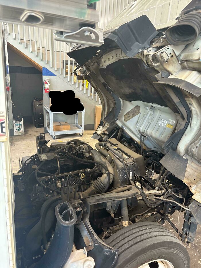 81 Times Car Mechanics Had To Take Pics Of What They Were Dealing With To Make Others Believe Them (New Pics) 81 Times Car Mechanics Had To Take Pics Of What They Were Dealing With To Make Others Believe Them (New Pics)