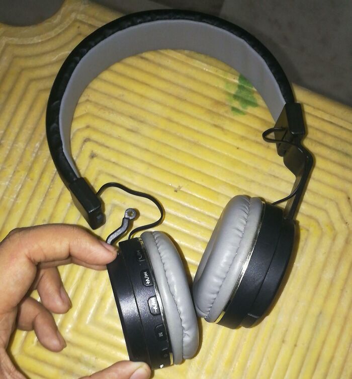 65 Times People Were So Appalled By Their Siblings, They Questioned If They Really Had The Same Parents (New Pics) 65 Times People Were So Appalled By Their Siblings, They Questioned If They Really Had The Same Parents (New Pics)