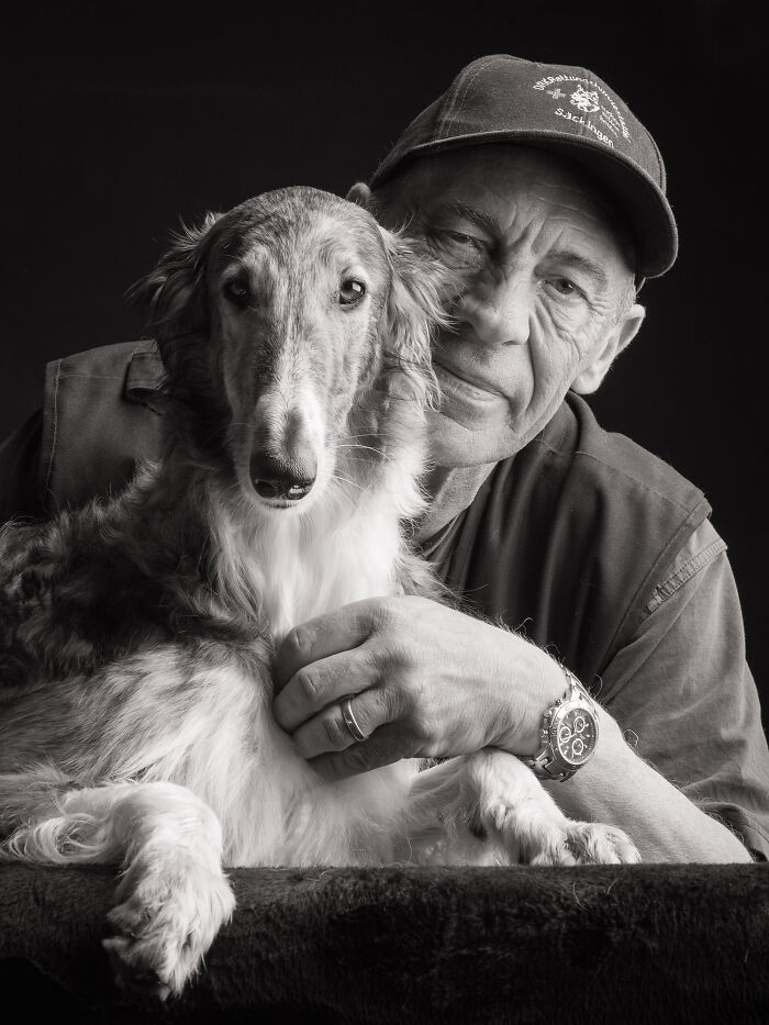 Emotional Portraits Of Human And Animal Bonds Captured By This Photographer (58 Pics)