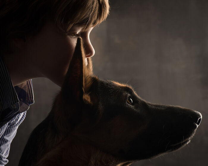 Emotional Portraits Of Human And Animal Bonds Captured By This Photographer (58 Pics)