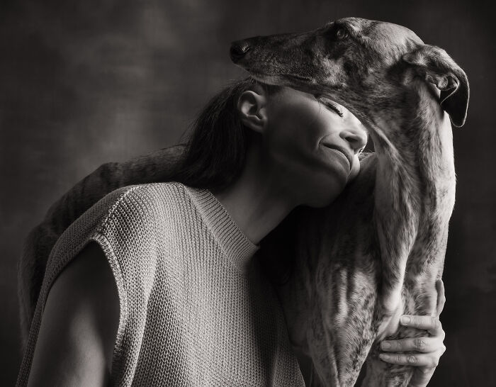 Emotional Portraits Of Human And Animal Bonds Captured By This Photographer (58 Pics)