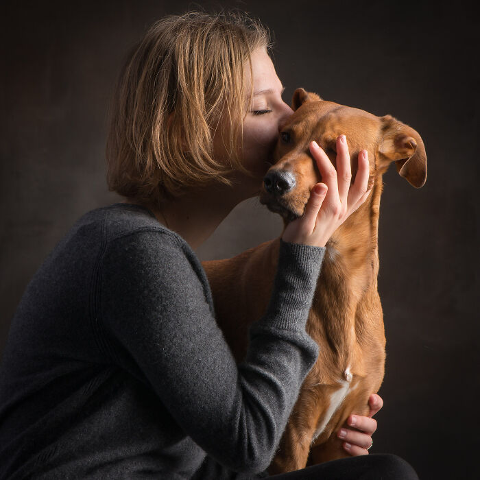 Emotional Portraits Of Human And Animal Bonds Captured By This Photographer (58 Pics)