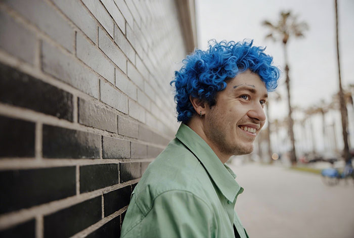 Man Of Honor Told To Change His Blue Hair For Wedding, Bride Uncovers Mom’s Meddling Just In Time