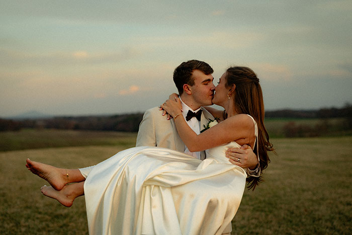 Man Of Honor Told To Change His Blue Hair For Wedding, Bride Uncovers Mom’s Meddling Just In Time