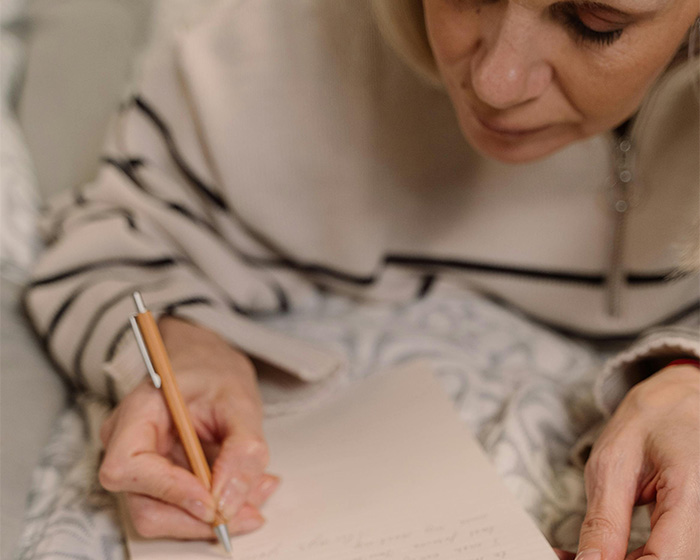 Neighbor Sparks Feud After Sticking Horrifying Fat-Shaming Note On Woman’s Apartment Neighbor Sparks Feud After Sticking Horrifying Fat-Shaming Note On Woman’s Apartment