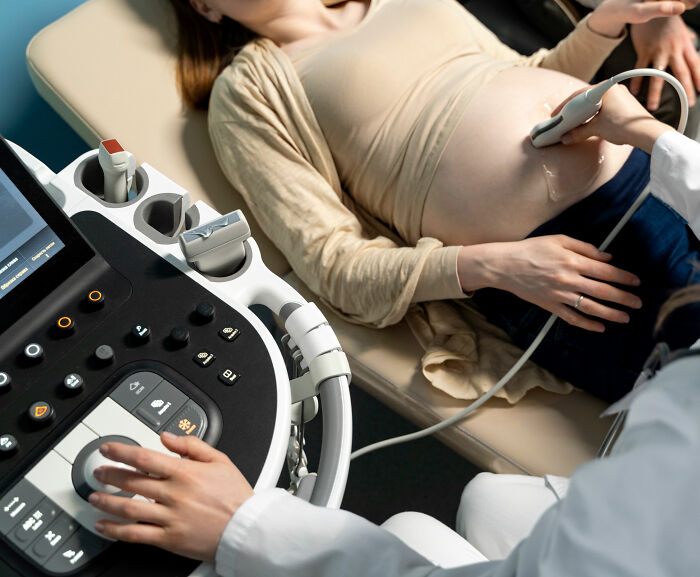 Pregnant Doctor Shows Her Own Baby Peeing Inside The Womb In Mind-Blowing Viral Video