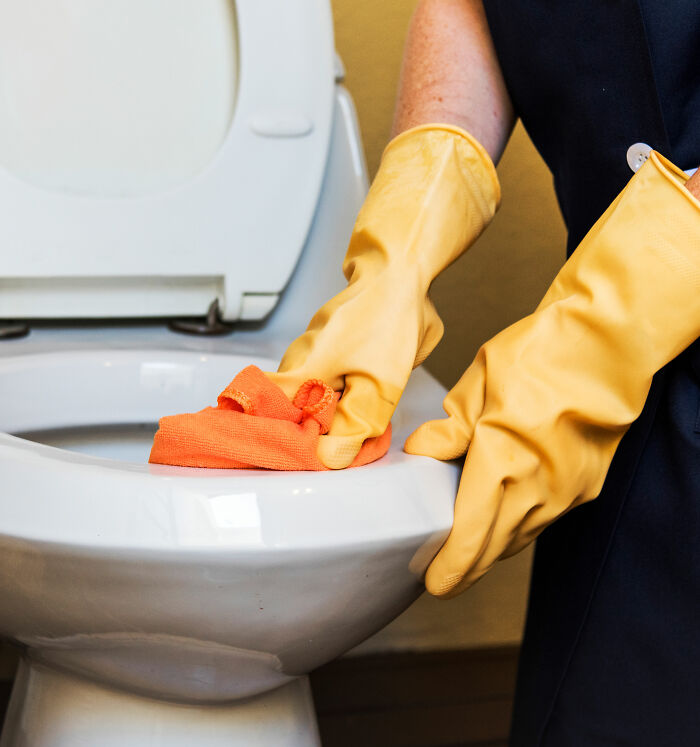 A Woman Cleaned The Bathroom And Ended Up Losing Her Life, Here&rsquo;s What Happened