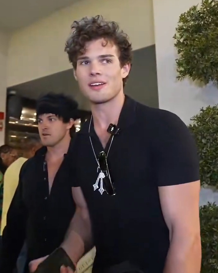 ‘Looksmaxxing’ Influencer Clavicular Breaks Silence After ‘Brutal’ Hospitalization Following Live Incident ‘Looksmaxxing’ Influencer Clavicular Breaks Silence After ‘Brutal’ Hospitalization Following Live Incident