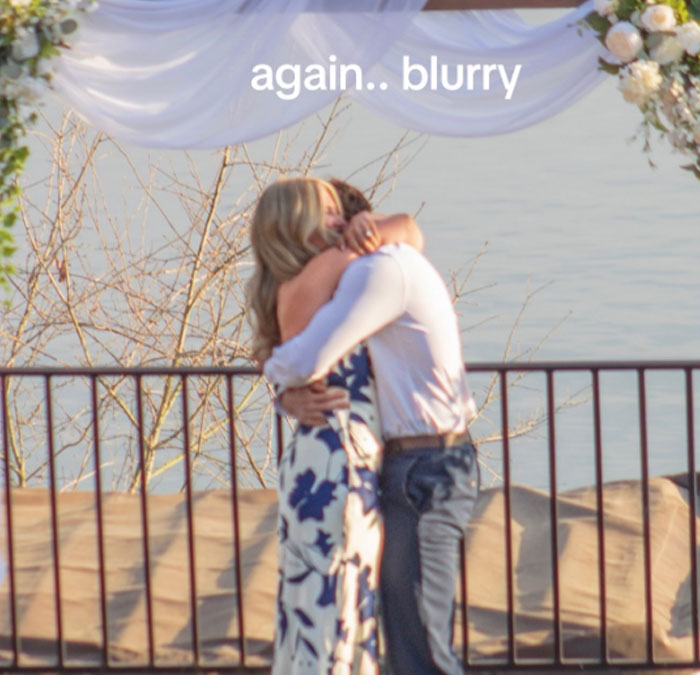 Woman Shares Horrible Engagement Photos She Paid $725 For, Photographer’s Excuse Leaves People Baffled