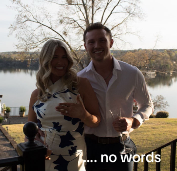 Woman Shares Horrible Engagement Photos She Paid $725 For, Photographer’s Excuse Leaves People Baffled