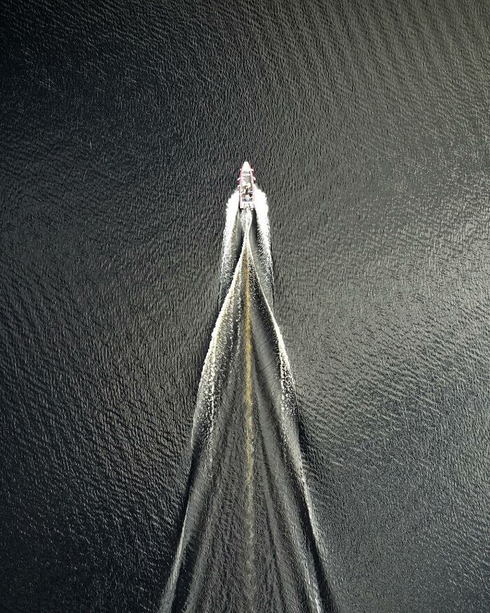 This Photographer Turns Buildings, Windows, And Empty Space Into 55 Mesmerizing Minimalist Scenes