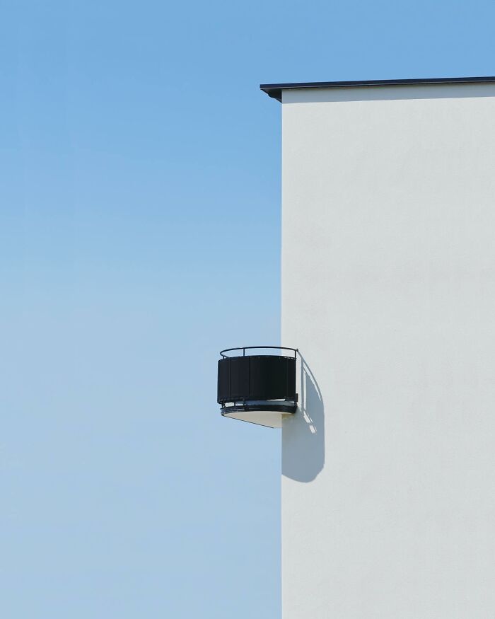 This Photographer Turns Buildings, Windows, And Empty Space Into 55 Mesmerizing Minimalist Scenes