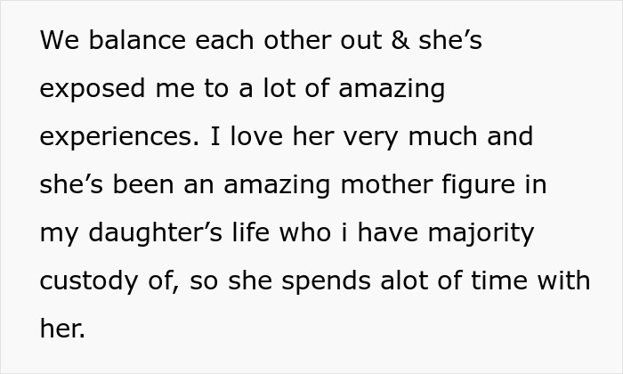 Guy&rsquo;s Imagination Drives Him Mad As He Spots Fianc&eacute;e Not Putting On Her Engagement Ring At Clubs