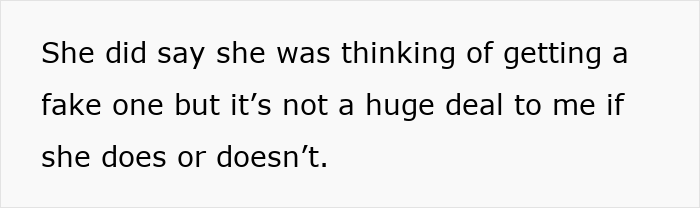 Guy&rsquo;s Imagination Drives Him Mad As He Spots Fianc&eacute;e Not Putting On Her Engagement Ring At Clubs