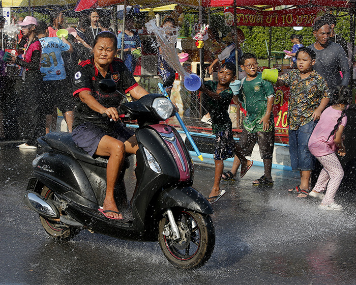 “World’s Largest Water Fight” Ends Up Claiming 191 Lives