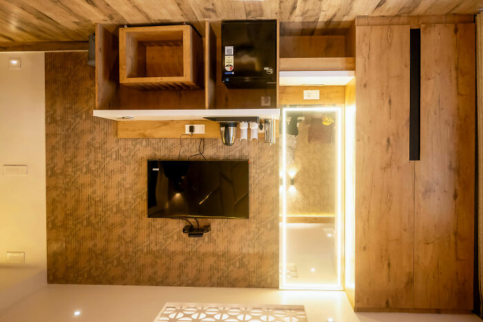 &ldquo;Don&rsquo;t Tell My Wife&rdquo;: 55 Hotel Workers Share Guest Stories That Left Them Absolutely Speechless