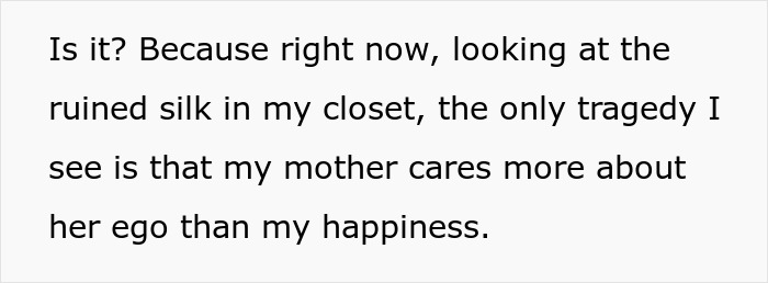 Mother Pours Wine Over Daughter’s Wedding Dress While Smiling, Says It’s Fate