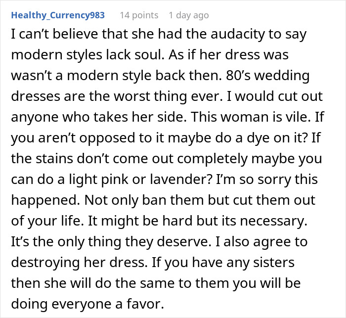 Mother Pours Wine Over Daughter’s Wedding Dress While Smiling, Says It’s Fate