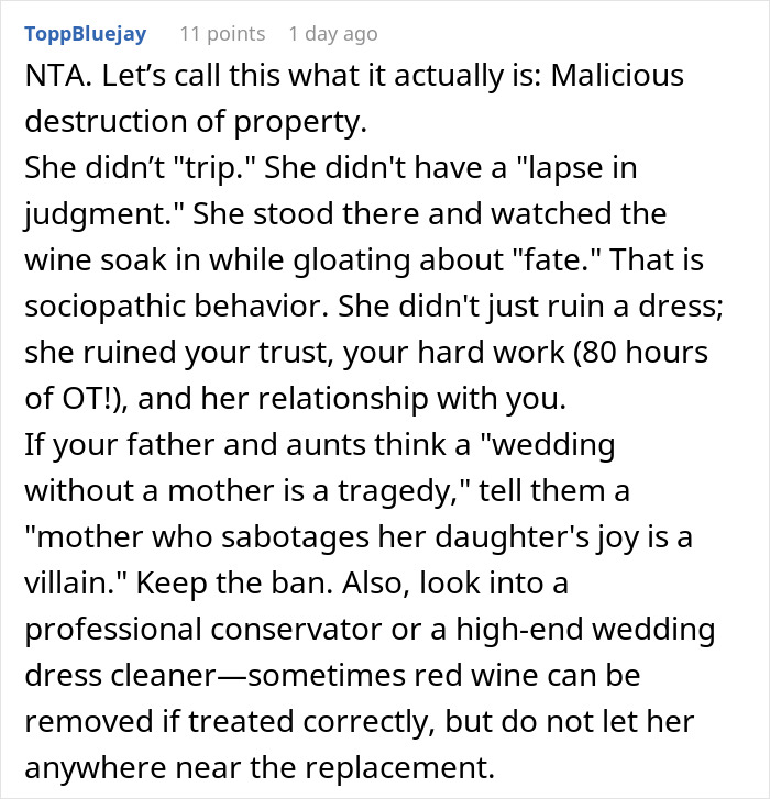 Mother Pours Wine Over Daughter’s Wedding Dress While Smiling, Says It’s Fate
