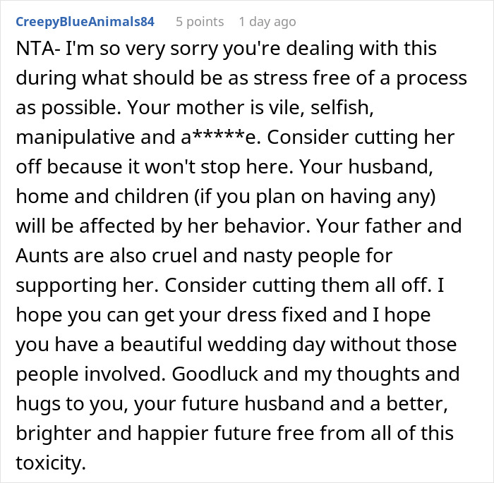 Mother Pours Wine Over Daughter’s Wedding Dress While Smiling, Says It’s Fate