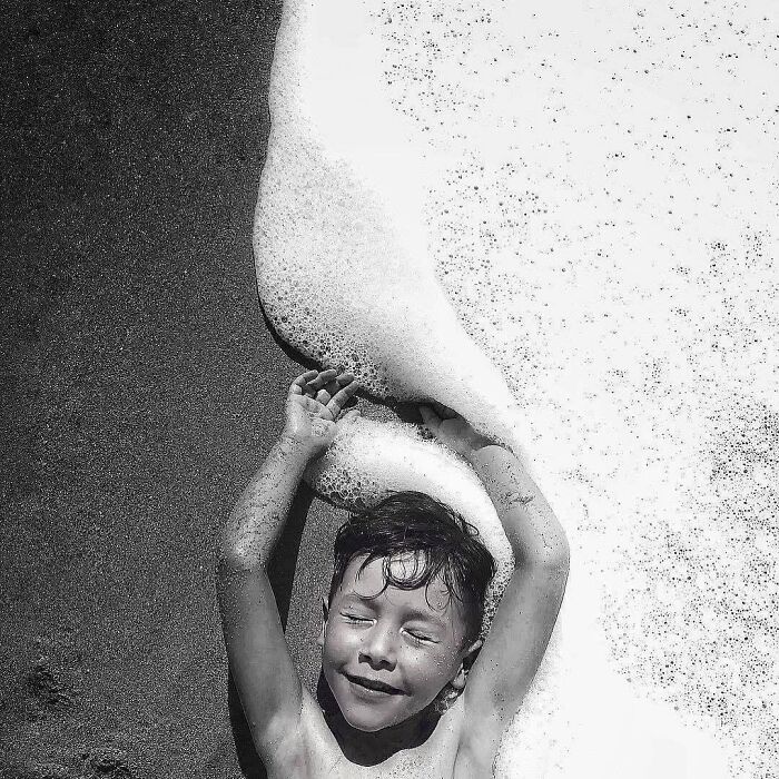 40 Vintage Pics Of Children Shared By ‘Simple Is Beautiful Photography’ Filled With Memory And Tenderness