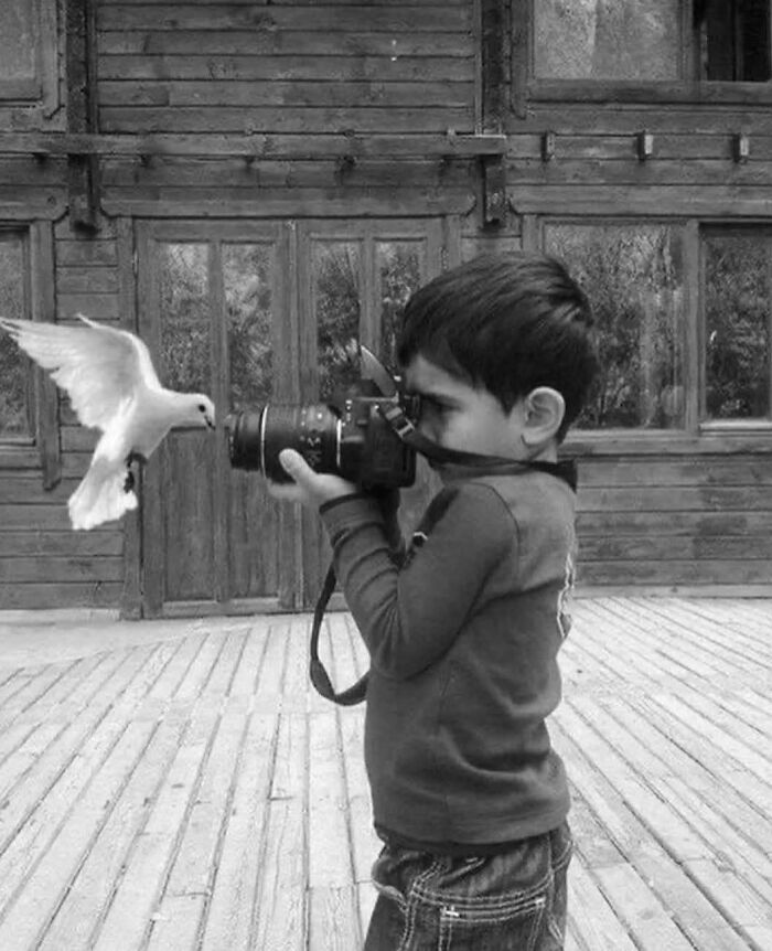 40 Vintage Pics Of Children Shared By ‘Simple Is Beautiful Photography’ Filled With Memory And Tenderness
