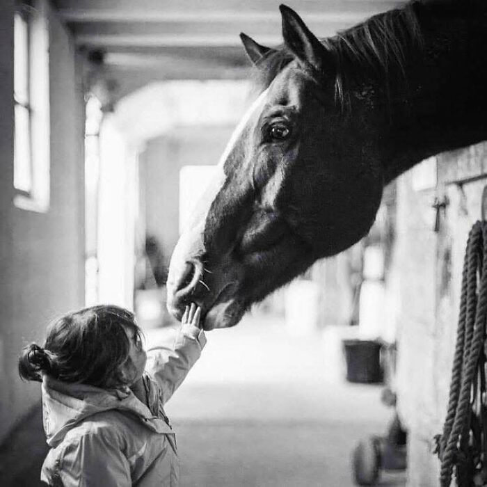 40 Vintage Pics Of Children Shared By ‘Simple Is Beautiful Photography’ Filled With Memory And Tenderness