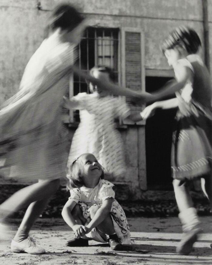 40 Vintage Pics Of Children Shared By ‘Simple Is Beautiful Photography’ Filled With Memory And Tenderness