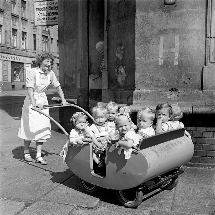 40 Vintage Pics Of Children Shared By ‘Simple Is Beautiful Photography’ Filled With Memory And Tenderness