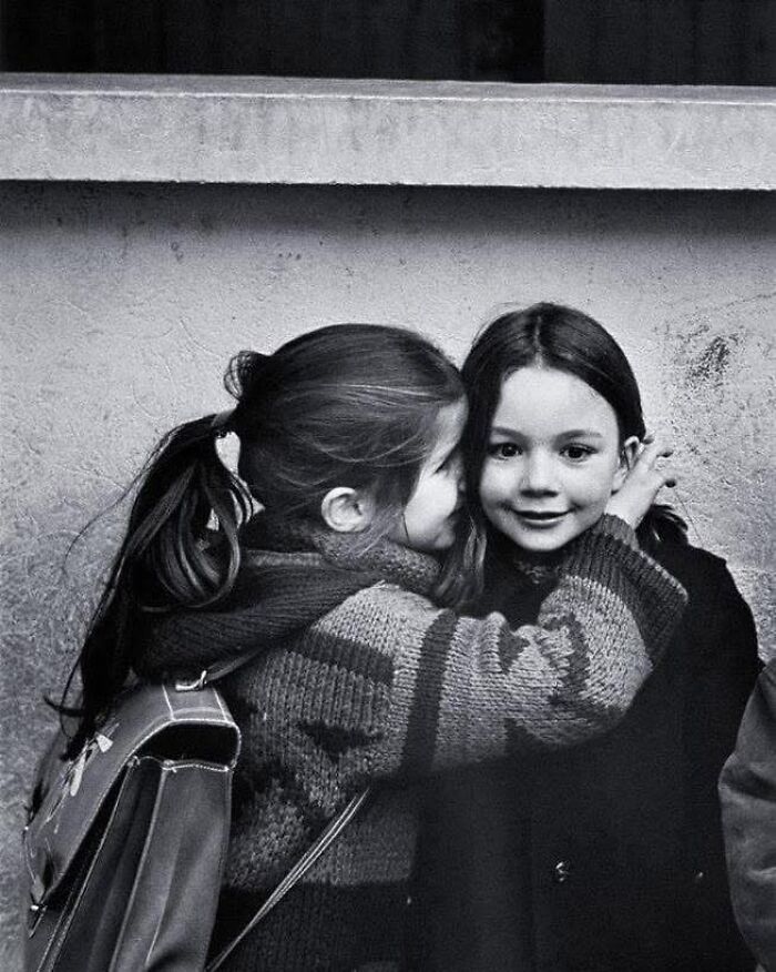 40 Vintage Pics Of Children Shared By ‘Simple Is Beautiful Photography’ Filled With Memory And Tenderness