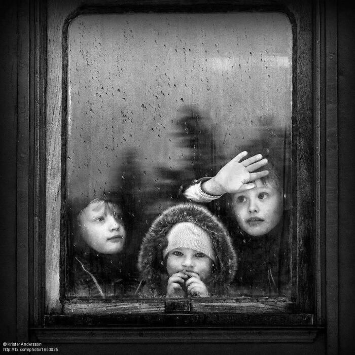 40 Vintage Pics Of Children Shared By ‘Simple Is Beautiful Photography’ Filled With Memory And Tenderness