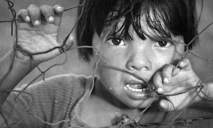 40 Vintage Pics Of Children Shared By ‘Simple Is Beautiful Photography’ Filled With Memory And Tenderness