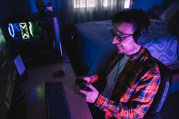 Man Plays Video Games For 5 Hours, Then Complains When Wife Tracks Time He Spent With Their Baby