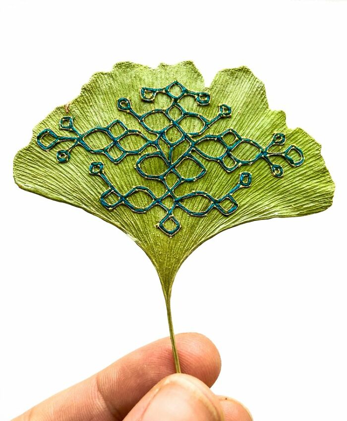 This Artist Embroiders Leaves And Plants, Turning Them Into Mesmerizing Botanical Sculptures (30 Pics)