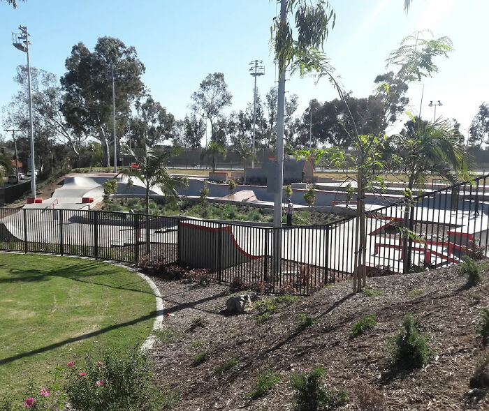 “Karen” Faces Instant Karma After Making Racist Comments To Kids Then Biting Cop