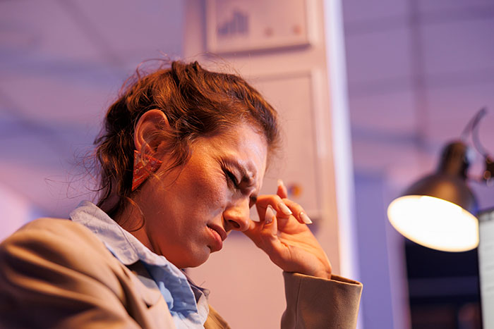 Toxic Man Calls Stay-At-Home Wife “Lazy Waste Of Space,” Tells Her To Finish Chores To Get His Love