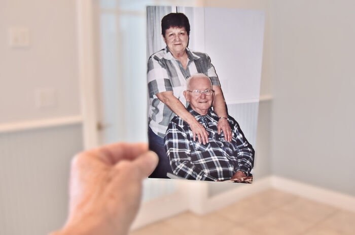 40 &ldquo;Dear Photograph&rdquo; Moments Where People Revisit Their Past In The Most Emotional Way