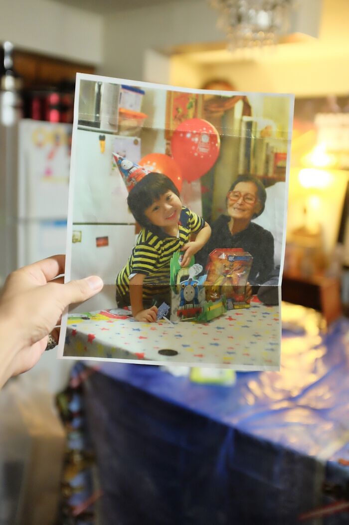 40 &ldquo;Dear Photograph&rdquo; Moments Where People Revisit Their Past In The Most Emotional Way