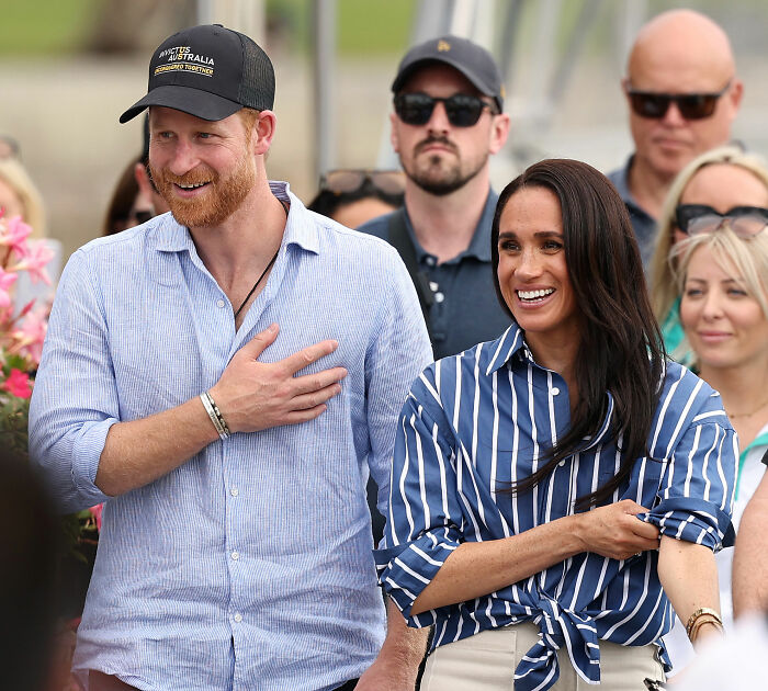 Meghan Markle, Prince Harry Upstaged During Bondi Beach Visit After “Unbothered Queen” Brutally Ignores Them