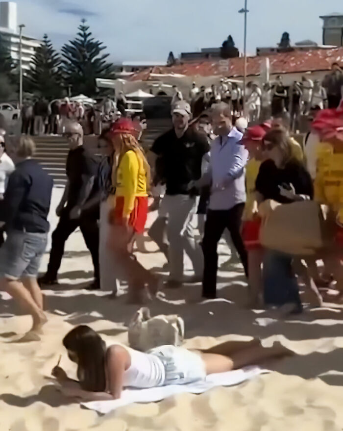 Meghan Markle, Prince Harry Upstaged During Bondi Beach Visit After “Unbothered Queen” Brutally Ignores Them
