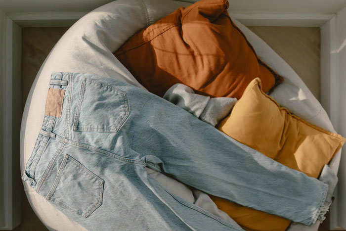 Woman Walks In On Cheating BF, Walks Out With His Lover&rsquo;s Jeans And Refuses To Return Them