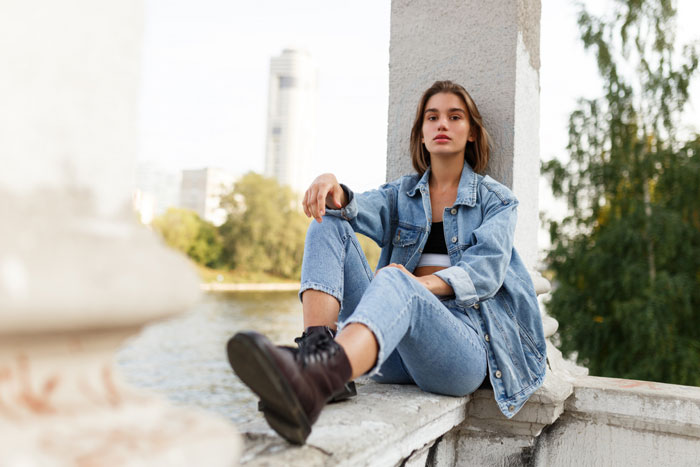 Woman Walks In On Cheating BF, Walks Out With His Lover&rsquo;s Jeans And Refuses To Return Them